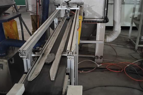 Desenvolvimento e tendências de automação de máquinas de fábrica de pastilhas de freio